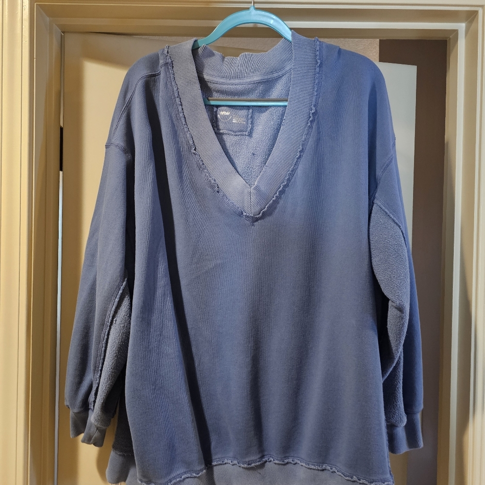 Aerie Vacay Every Day Women's Sz XL V Neck Sweatshirt Marbled Blue Distressed